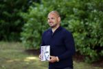 Doorn 27 juni 2020
Presentatie boek Wesley Sneijder . Het boek is geschreven door Kees Jansma en mark v Bommel ontving het eerste exemplaar.