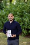Doorn 27 juni 2020
Presentatie boek Wesley Sneijder . Het boek is geschreven door Kees Jansma en mark v Bommel ontving het eerste exemplaar.