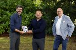 Doorn 27 juni 2020
Presentatie boek Wesley Sneijder . Het boek is geschreven door Kees Jansma en mark v Bommel ontving het eerste exemplaar.