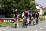 Zevenhuizen 4 juli 2021
Leontien v Moorsel Wendy v Dijk en Anouk Smulders gaan met 500 vrouwen de Amstel Gold race rijden . Vandaag was er een training . Ook Michael Zijlaard en zijn broer Ron reden mee.