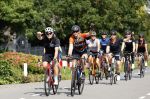Zevenhuizen 4 juli 2021
Leontien v Moorsel Wendy v Dijk en Anouk Smulders gaan met 500 vrouwen de Amstel Gold race rijden . Vandaag was er een training . Ook Michael Zijlaard en zijn broer Ron reden mee.