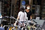 Amsterdam 17 juni 2021
Astrid Joosten doet boodschappen op de Beethovenstraat