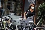 Amsterdam 17 juni 2021
Astrid Joosten doet boodschappen op de Beethovenstraat