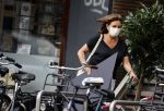 Amsterdam 17 juni 2021
Astrid Joosten doet boodschappen op de Beethovenstraat