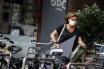 Amsterdam 17 juni 2021
Astrid Joosten doet boodschappen op de Beethovenstraat