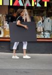 Amsterdam 17 juni 2021
Astrid Joosten doet boodschappen op de Beethovenstraat