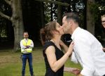 Zeist 8 juli 2021
Bas Nijhuis vraagt zijn vriendin Chantal ten huwelijk. Chantal kwam met een helicopter naar slot Zeist gevlogen. Wolter Kroes zong ze toe.