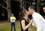 Zeist 8 juli 2021
Bas Nijhuis vraagt zijn vriendin Chantal ten huwelijk. Chantal kwam met een helicopter naar slot Zeist gevlogen. Wolter Kroes zong ze toe.