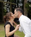 Zeist 8 juli 2021
Bas Nijhuis vraagt zijn vriendin Chantal ten huwelijk. Chantal kwam met een helicopter naar slot Zeist gevlogen. Wolter Kroes zong ze toe.