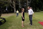 Zeist 8 juli 2021
Bas Nijhuis vraagt zijn vriendin Chantal ten huwelijk. Chantal kwam met een helicopter naar slot Zeist gevlogen. Wolter Kroes zong ze toe.