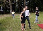Zeist 8 juli 2021
Bas Nijhuis vraagt zijn vriendin Chantal ten huwelijk. Chantal kwam met een helicopter naar slot Zeist gevlogen. Wolter Kroes zong ze toe.