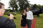 Zeist 8 juli 2021
Bas Nijhuis vraagt zijn vriendin Chantal ten huwelijk. Chantal kwam met een helicopter naar slot Zeist gevlogen. Wolter Kroes zong ze toe.