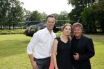 Zeist 8 juli 2021
Bas Nijhuis vraagt zijn vriendin Chantal ten huwelijk. Chantal kwam met een helicopter naar slot Zeist gevlogen. Wolter Kroes zong ze toe.