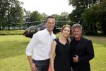 Zeist 8 juli 2021
Bas Nijhuis vraagt zijn vriendin Chantal ten huwelijk. Chantal kwam met een helicopter naar slot Zeist gevlogen. Wolter Kroes zong ze toe.