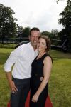 Zeist 8 juli 2021
Bas Nijhuis vraagt zijn vriendin Chantal ten huwelijk. Chantal kwam met een helicopter naar slot Zeist gevlogen. Wolter Kroes zong ze toe.
