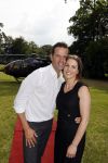 Zeist 8 juli 2021
Bas Nijhuis vraagt zijn vriendin Chantal ten huwelijk. Chantal kwam met een helicopter naar slot Zeist gevlogen. Wolter Kroes zong ze toe.