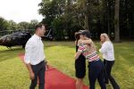 Zeist 8 juli 2021
Bas Nijhuis vraagt zijn vriendin Chantal ten huwelijk. Chantal kwam met een helicopter naar slot Zeist gevlogen. Wolter Kroes zong ze toe.