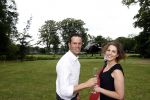 Zeist 8 juli 2021
Bas Nijhuis vraagt zijn vriendin Chantal ten huwelijk. Chantal kwam met een helicopter naar slot Zeist gevlogen. Wolter Kroes zong ze toe.