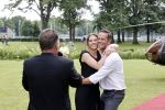 Zeist 8 juli 2021
Bas Nijhuis vraagt zijn vriendin Chantal ten huwelijk. Chantal kwam met een helicopter naar slot Zeist gevlogen. Wolter Kroes zong ze toe.