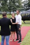 Zeist 8 juli 2021
Bas Nijhuis vraagt zijn vriendin Chantal ten huwelijk. Chantal kwam met een helicopter naar slot Zeist gevlogen. Wolter Kroes zong ze toe.