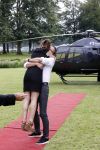 Zeist 8 juli 2021
Bas Nijhuis vraagt zijn vriendin Chantal ten huwelijk. Chantal kwam met een helicopter naar slot Zeist gevlogen. Wolter Kroes zong ze toe.