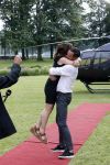 Zeist 8 juli 2021
Bas Nijhuis vraagt zijn vriendin Chantal ten huwelijk. Chantal kwam met een helicopter naar slot Zeist gevlogen. Wolter Kroes zong ze toe.