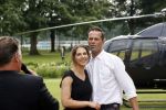 Zeist 8 juli 2021
Bas Nijhuis vraagt zijn vriendin Chantal ten huwelijk. Chantal kwam met een helicopter naar slot Zeist gevlogen. Wolter Kroes zong ze toe.