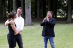 Zeist 8 juli 2021
Bas Nijhuis vraagt zijn vriendin Chantal ten huwelijk. Chantal kwam met een helicopter naar slot Zeist gevlogen. Wolter Kroes zong ze toe.