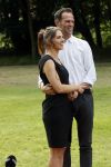 Zeist 8 juli 2021
Bas Nijhuis vraagt zijn vriendin Chantal ten huwelijk. Chantal kwam met een helicopter naar slot Zeist gevlogen. Wolter Kroes zong ze toe.