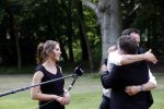Zeist 8 juli 2021
Bas Nijhuis vraagt zijn vriendin Chantal ten huwelijk. Chantal kwam met een helicopter naar slot Zeist gevlogen. Wolter Kroes zong ze toe.