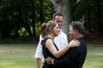 Zeist 8 juli 2021
Bas Nijhuis vraagt zijn vriendin Chantal ten huwelijk. Chantal kwam met een helicopter naar slot Zeist gevlogen. Wolter Kroes zong ze toe.