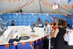 Zeist 8 juli 2021
Bas Nijhuis vraagt zijn vriendin Chantal ten huwelijk. Chantal kwam met een helicopter naar slot Zeist gevlogen. Wolter Kroes zong ze toe.