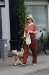 Amsterdam 17 juni 2021
Bridget Maasland laat haar hond uit.