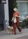 Amsterdam 17 juni 2021
Bridget Maasland laat haar hond uit.