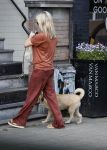 Amsterdam 17 juni 2021
Bridget Maasland laat haar hond uit.