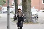Amsterdam 13 juli 2021
Chazia Mourali op de fiets in Amsterdam zuid.