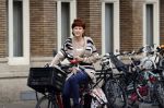 Amsterdam 13 juli 2021
Chazia Mourali op de fiets in Amsterdam zuid.
