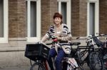 Amsterdam 13 juli 2021
Chazia Mourali op de fiets in Amsterdam zuid.