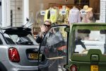 Amsterdam 5 juli 2021
Connie Witteman doet boodschappen op de cornelis schuytstraat. Met haar biro CCCC karretje