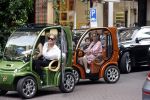 Amsterdam 10 juli 2021
Connie Witteman met haar hondje ,dochter Constanza en kleinkinderen in 2 biro karretjes in Amsterdam zuid