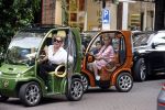 Amsterdam 10 juli 2021
Connie Witteman met haar hondje ,dochter Constanza en kleinkinderen in 2 biro karretjes in Amsterdam zuid