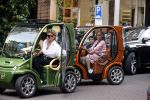 Amsterdam 10 juli 2021
Connie Witteman met haar hondje ,dochter Constanza en kleinkinderen in 2 biro karretjes in Amsterdam zuid