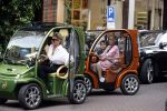 Amsterdam 10 juli 2021
Connie Witteman met haar hondje ,dochter Constanza en kleinkinderen in 2 biro karretjes in Amsterdam zuid
