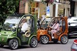 Amsterdam 10 juli 2021
Connie Witteman met haar hondje ,dochter Constanza en kleinkinderen in 2 biro karretjes in Amsterdam zuid