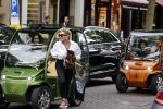 Amsterdam 10 juli 2021
Connie Witteman met haar hondje ,dochter Constanza en kleinkinderen in 2 biro karretjes in Amsterdam zuid