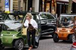 Amsterdam 10 juli 2021
Connie Witteman met haar hondje ,dochter Constanza en kleinkinderen in 2 biro karretjes in Amsterdam zuid