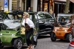 Amsterdam 10 juli 2021
Connie Witteman met haar hondje ,dochter Constanza en kleinkinderen in 2 biro karretjes in Amsterdam zuid