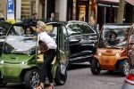 Amsterdam 10 juli 2021
Connie Witteman met haar hondje ,dochter Constanza en kleinkinderen in 2 biro karretjes in Amsterdam zuid