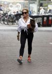 Amsterdam 10 juli 2021
Connie Witteman met haar hondje ,dochter Constanza en kleinkinderen in 2 biro karretjes in Amsterdam zuid