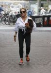 Amsterdam 10 juli 2021
Connie Witteman met haar hondje ,dochter Constanza en kleinkinderen in 2 biro karretjes in Amsterdam zuid